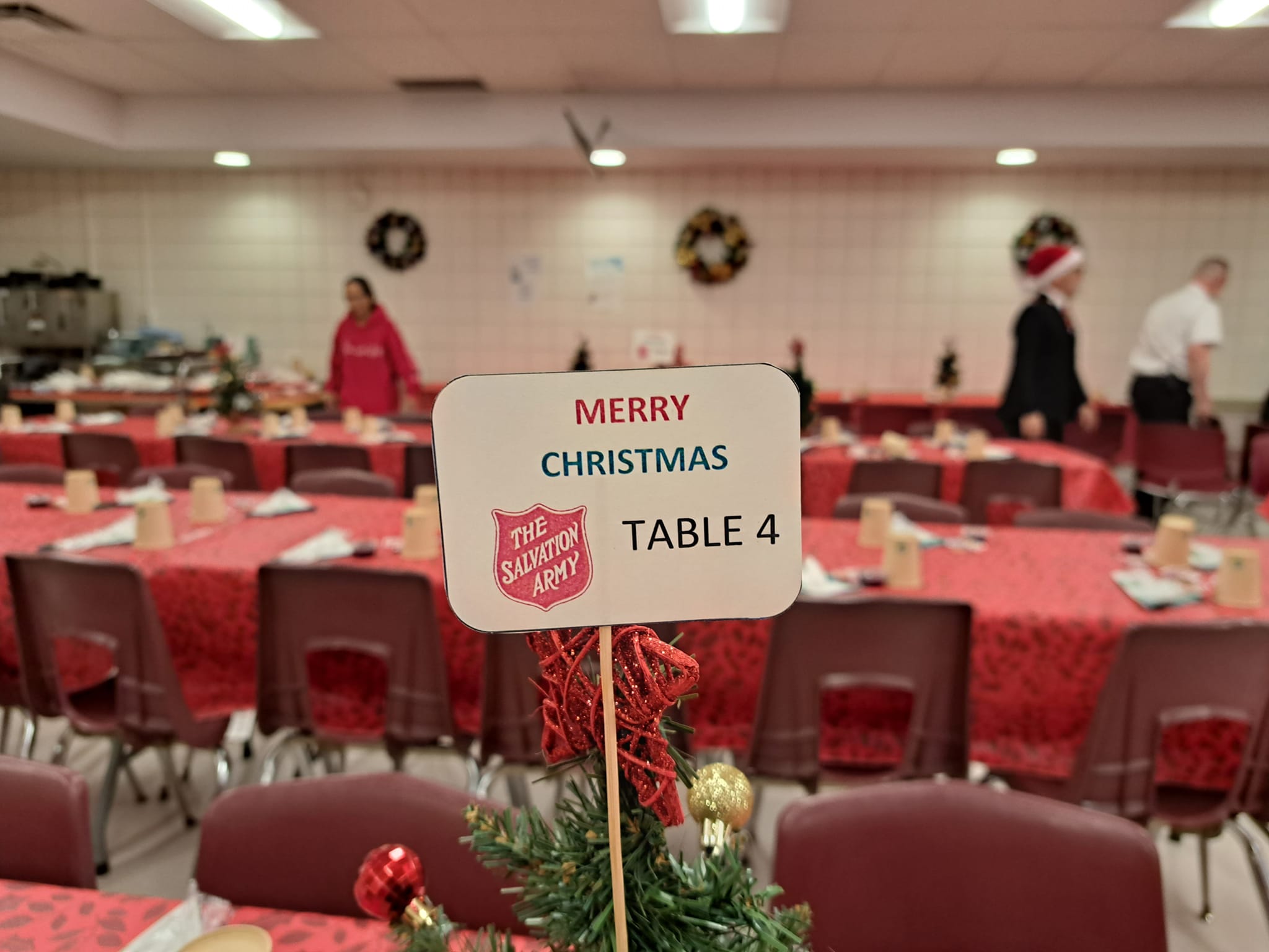 Christmas dinner setting with a card showing Merry Christmas Table 4